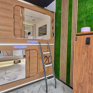 Kapselhotel Capsule